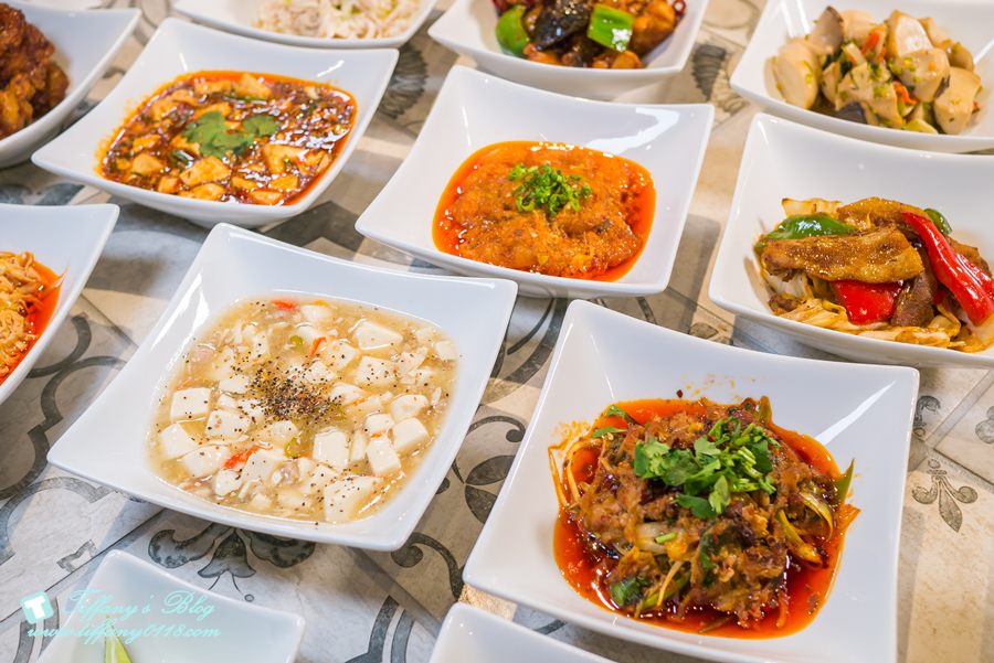 [微風南山]金葉紅廚RED KITCHEN/和風川味功夫菜/套餐最便宜70元/在美食街吃川味桌菜新概念