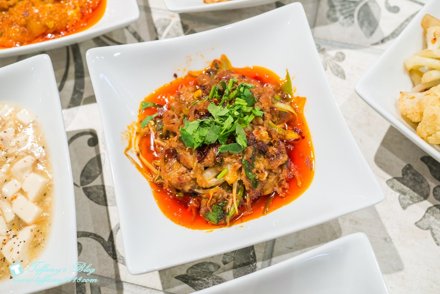 [微風南山]金葉紅廚RED KITCHEN/和風川味功夫菜/套餐最便宜70元/在美食街吃川味桌菜新概念