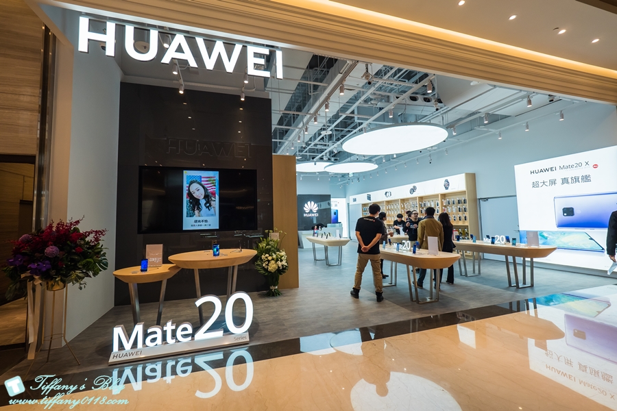 「微風南山Breeze atre」樓層全攻略/自動洗頭機、藍瓶咖啡、餐廳美食街、交通資訊全紀錄/捷運台北101世貿站