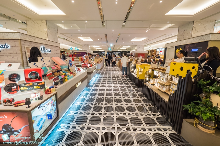 「微風南山Breeze atre」樓層全攻略/自動洗頭機、藍瓶咖啡、餐廳美食街、交通資訊全紀錄/捷運台北101世貿站