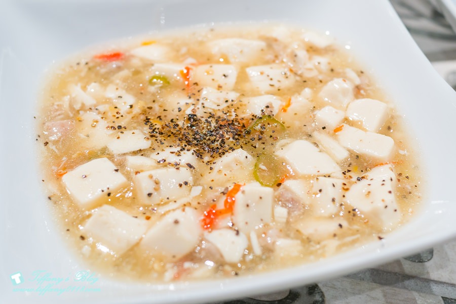 [微風南山]金葉紅廚RED KITCHEN/和風川味功夫菜/套餐最便宜70元/在美食街吃川味桌菜新概念