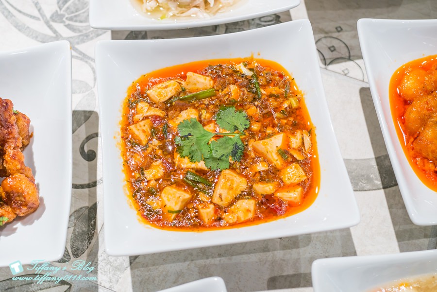 [微風南山]金葉紅廚RED KITCHEN/和風川味功夫菜/套餐最便宜70元/在美食街吃川味桌菜新概念