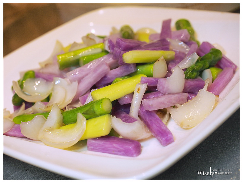 台北中山。樂天皇朝大直店-ATT 4 Recharge｜料理美味豐富，滷肉飯小籠包推出