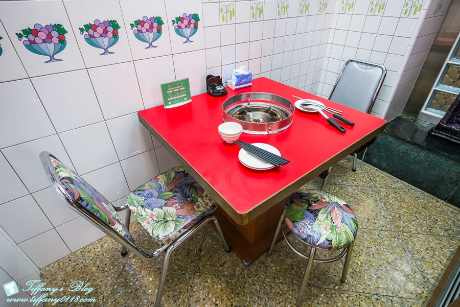 [台北美食]詹記麻辣火鍋(敦南店)/超好吃麻辣鴨血沒吃到會流淚(附24h線上訂位資訊及詳細菜單)/復古裝潢電梯穿越