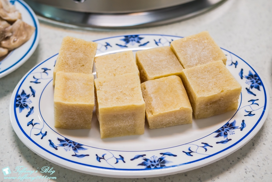 [台北美食]詹記麻辣火鍋(敦南店)/超好吃麻辣鴨血沒吃到會流淚(附24h線上訂位資訊及詳細菜單)/復古裝潢電梯穿越