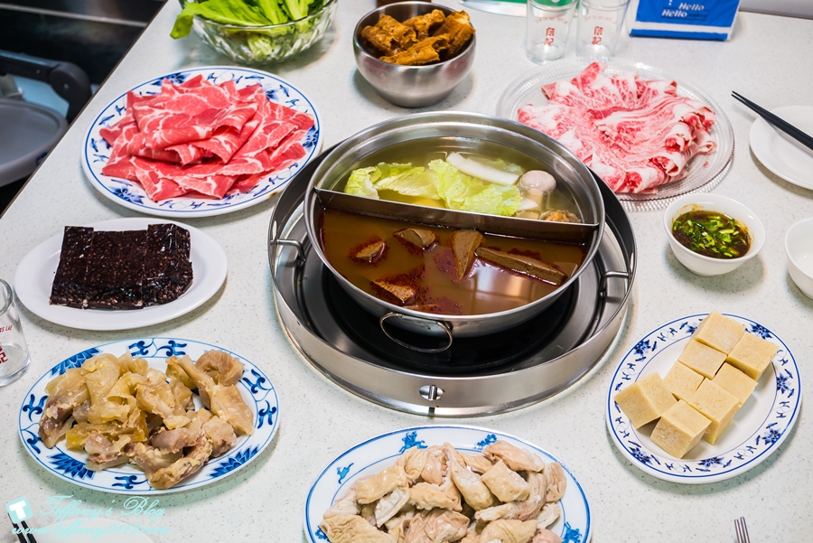 [台北美食]詹記麻辣火鍋(敦南店)/超好吃麻辣鴨血沒吃到會流淚(附24h線上訂位資訊及詳細菜單)/復古裝潢電梯穿越