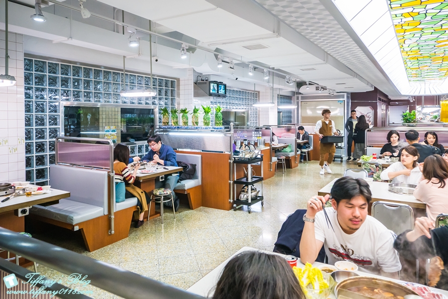 [台北美食]詹記麻辣火鍋(敦南店)/超好吃麻辣鴨血沒吃到會流淚(附24h線上訂位資訊及詳細菜單)/復古裝潢電梯穿越