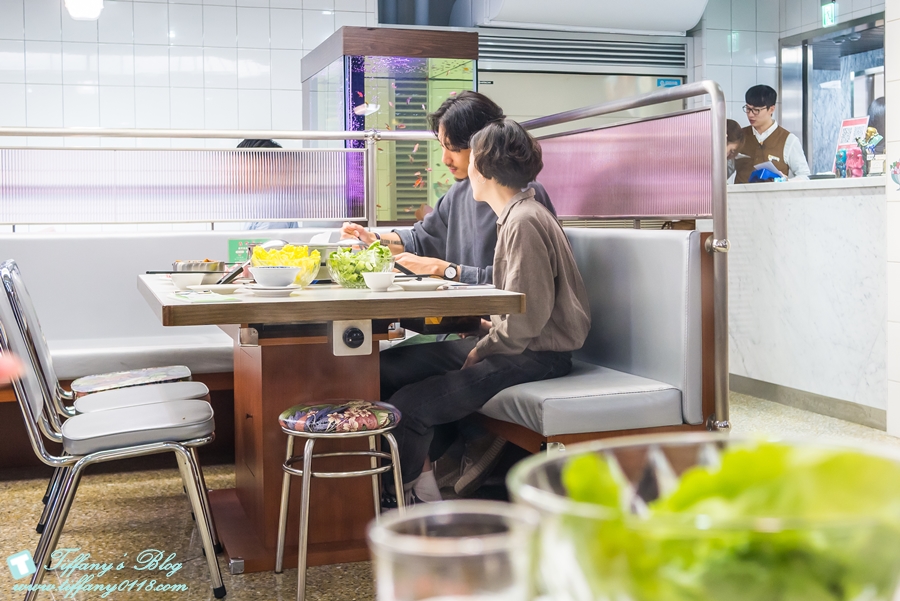 [台北美食]詹記麻辣火鍋(敦南店)/超好吃麻辣鴨血沒吃到會流淚(附24h線上訂位資訊及詳細菜單)/復古裝潢電梯穿越