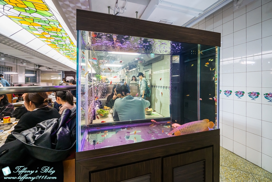 [台北美食]詹記麻辣火鍋(敦南店)/超好吃麻辣鴨血沒吃到會流淚(附24h線上訂位資訊及詳細菜單)/復古裝潢電梯穿越