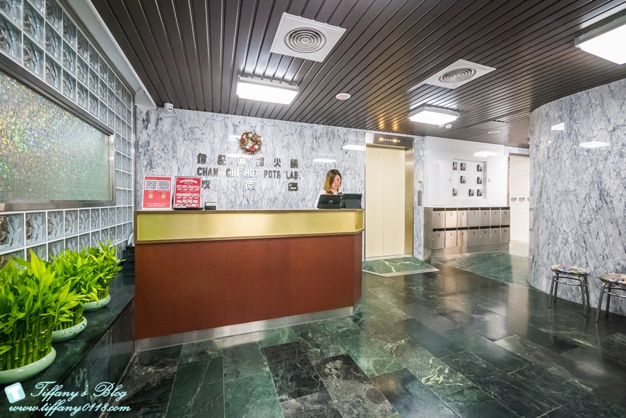 [台北美食]詹記麻辣火鍋(敦南店)/超好吃麻辣鴨血沒吃到會流淚(附24h線上訂位資訊及詳細菜單)/復古裝潢電梯穿越