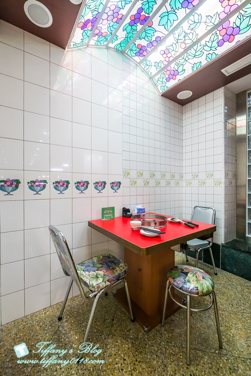 [台北美食]詹記麻辣火鍋(敦南店)/超好吃麻辣鴨血沒吃到會流淚(附24h線上訂位資訊及詳細菜單)/復古裝潢電梯穿越