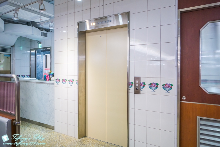 [台北美食]詹記麻辣火鍋(敦南店)/超好吃麻辣鴨血沒吃到會流淚(附24h線上訂位資訊及詳細菜單)/復古裝潢電梯穿越