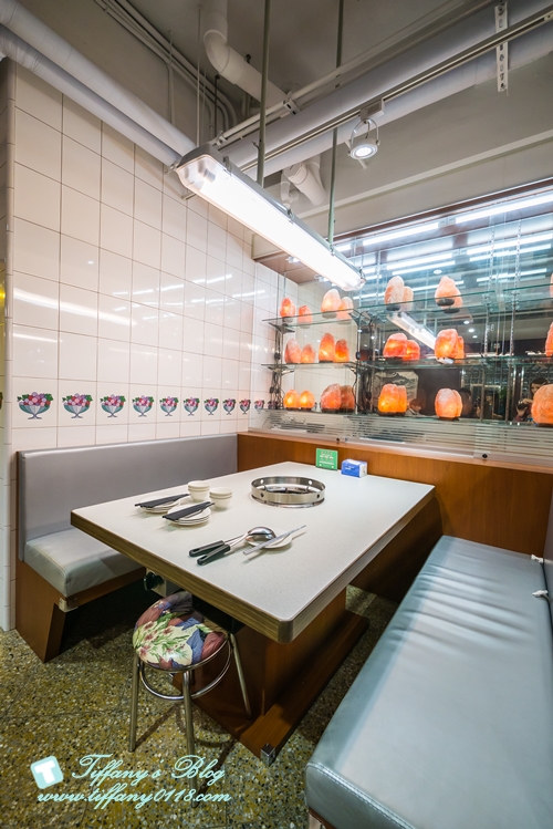 [台北美食]詹記麻辣火鍋(敦南店)/超好吃麻辣鴨血沒吃到會流淚(附24h線上訂位資訊及詳細菜單)/復古裝潢電梯穿越