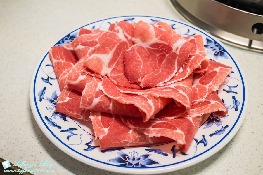 [台北美食]詹記麻辣火鍋(敦南店)/超好吃麻辣鴨血沒吃到會流淚(附24h線上訂位資訊及詳細菜單)/復古裝潢電梯穿越