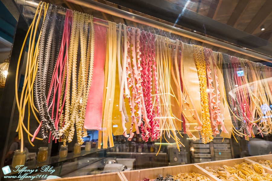 [桃園景點]大江購物中心母親節活動全桃最划算/最新裝置藝術還有優惠活動讓妳有吃有逛還能拍網美照