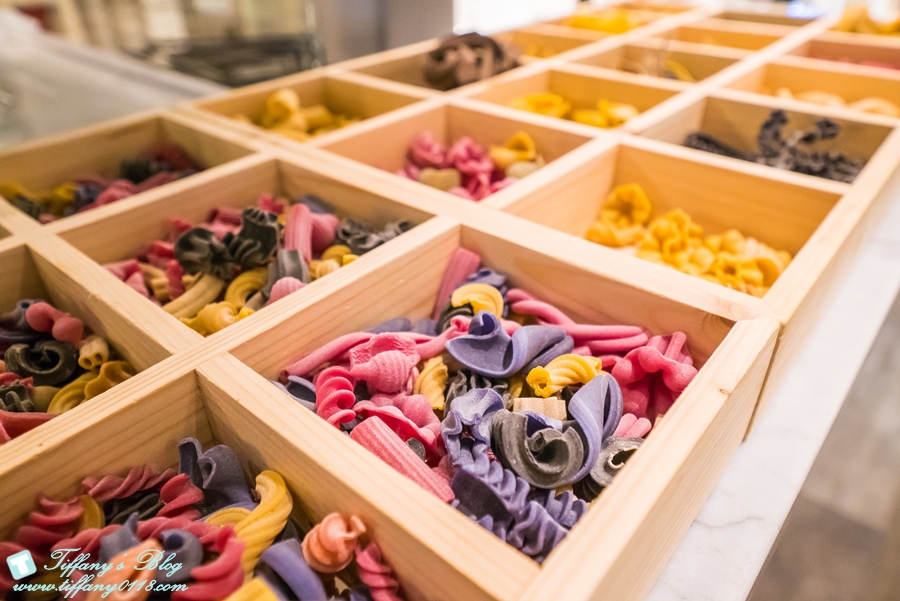 [桃園景點]大江購物中心母親節活動全桃最划算/最新裝置藝術還有優惠活動讓妳有吃有逛還能拍網美照