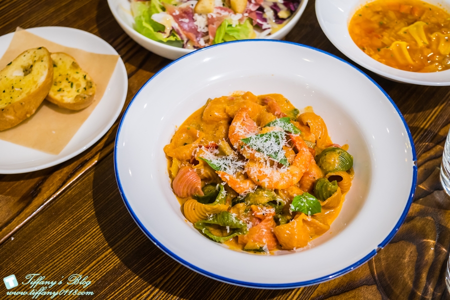 [桃園景點]大江購物中心母親節活動全桃最划算/最新裝置藝術還有優惠活動讓妳有吃有逛還能拍網美照