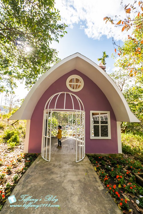 [嘉義景點]綠盈牧場/門票50元有十樣設施可以玩超划算/超美教堂可拍IG照/小朋友最愛的牽牛花造型溜滑梯