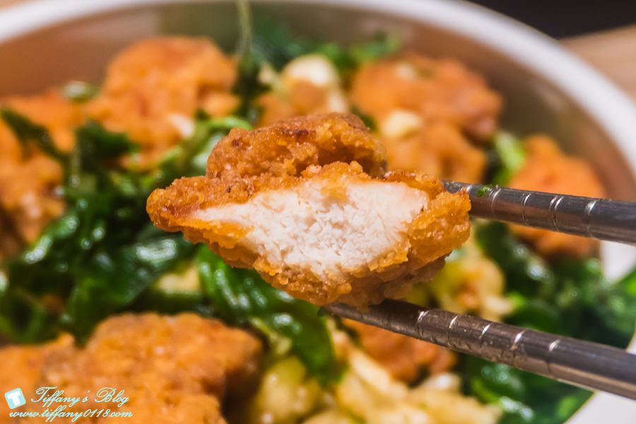 [台中美食]萬客什鍋(美村店)/台中平價火鍋CP值高(附菜單)/大推麻油炸蛋及絲瓜蛤蜊石頭鍋