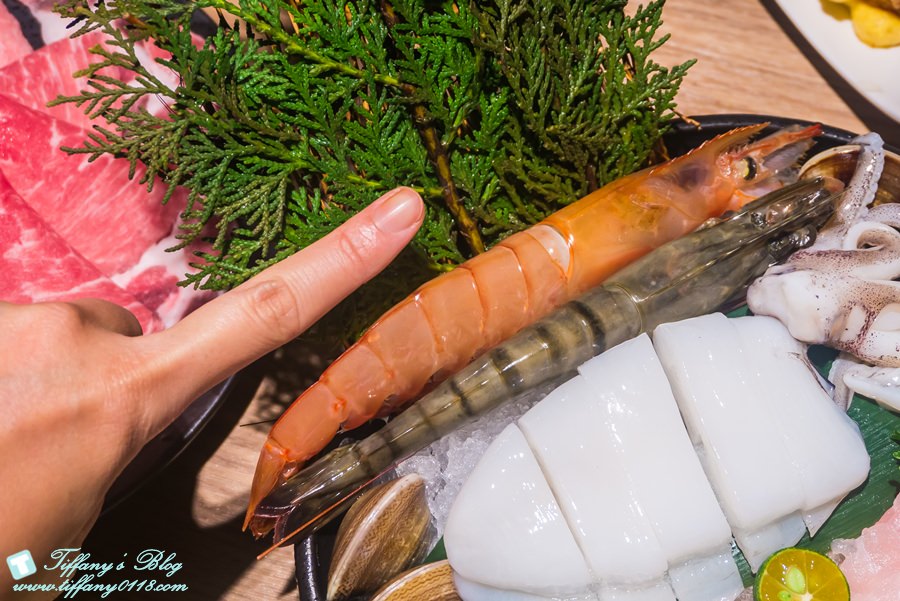 [台中美食]萬客什鍋(美村店)/台中平價火鍋CP值高(附菜單)/大推麻油炸蛋及絲瓜蛤蜊石頭鍋