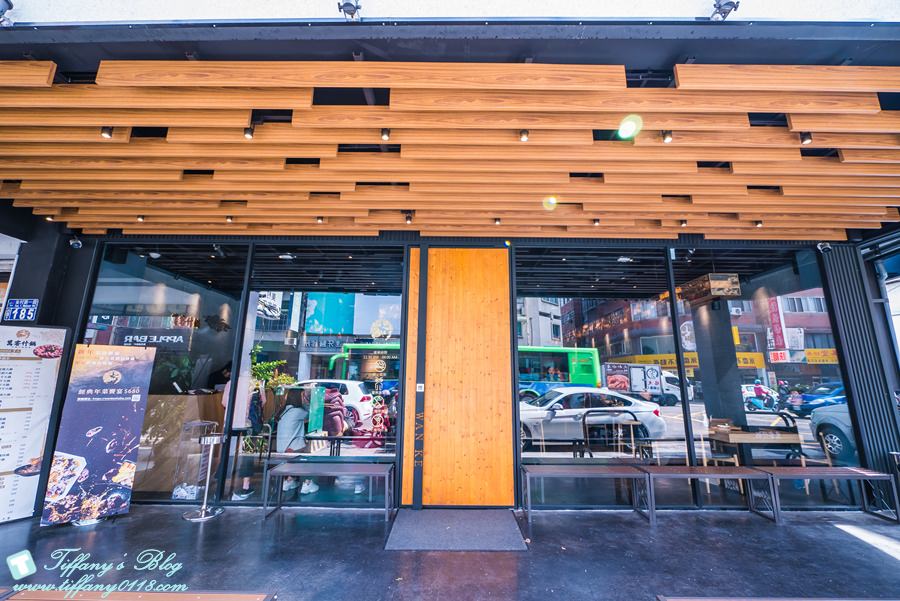 [台中美食]萬客什鍋(美村店)/台中平價火鍋CP值高(附菜單)/大推麻油炸蛋及絲瓜蛤蜊石頭鍋