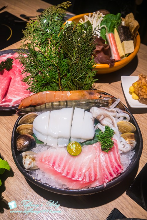 [台中美食]萬客什鍋(美村店)/台中平價火鍋CP值高(附菜單)/大推麻油炸蛋及絲瓜蛤蜊石頭鍋