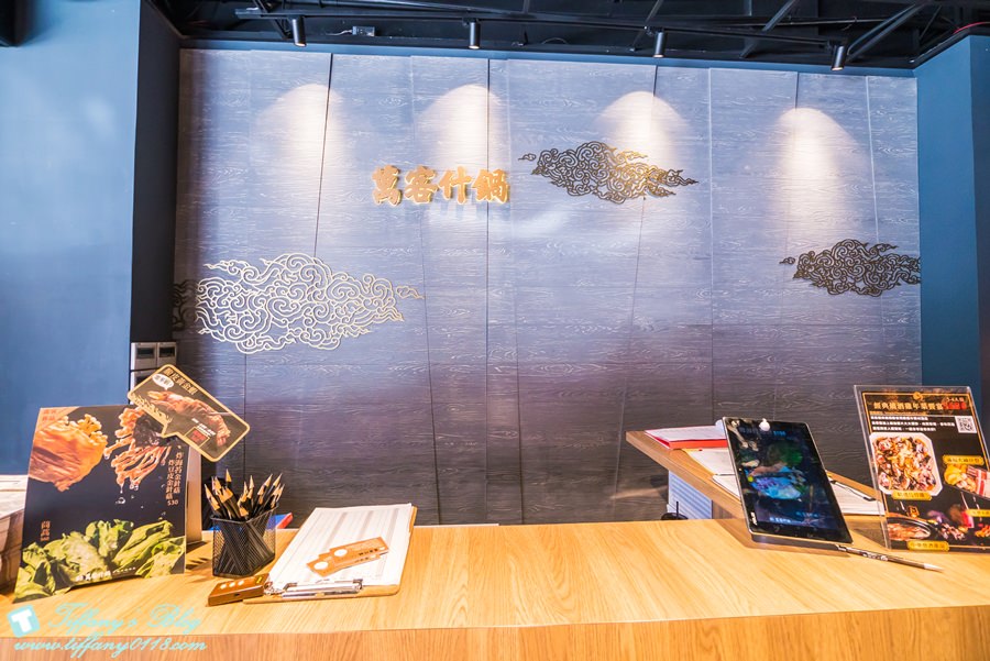 [台中美食]萬客什鍋(美村店)/台中平價火鍋CP值高(附菜單)/大推麻油炸蛋及絲瓜蛤蜊石頭鍋