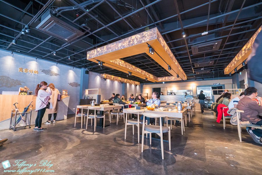 [台中美食]萬客什鍋(美村店)/台中平價火鍋CP值高(附菜單)/大推麻油炸蛋及絲瓜蛤蜊石頭鍋