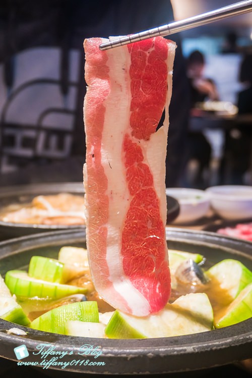 [台中美食]萬客什鍋(美村店)/台中平價火鍋CP值高(附菜單)/大推麻油炸蛋及絲瓜蛤蜊石頭鍋