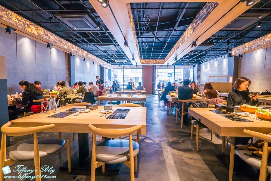 [台中美食]萬客什鍋(美村店)/台中平價火鍋CP值高(附菜單)/大推麻油炸蛋及絲瓜蛤蜊石頭鍋