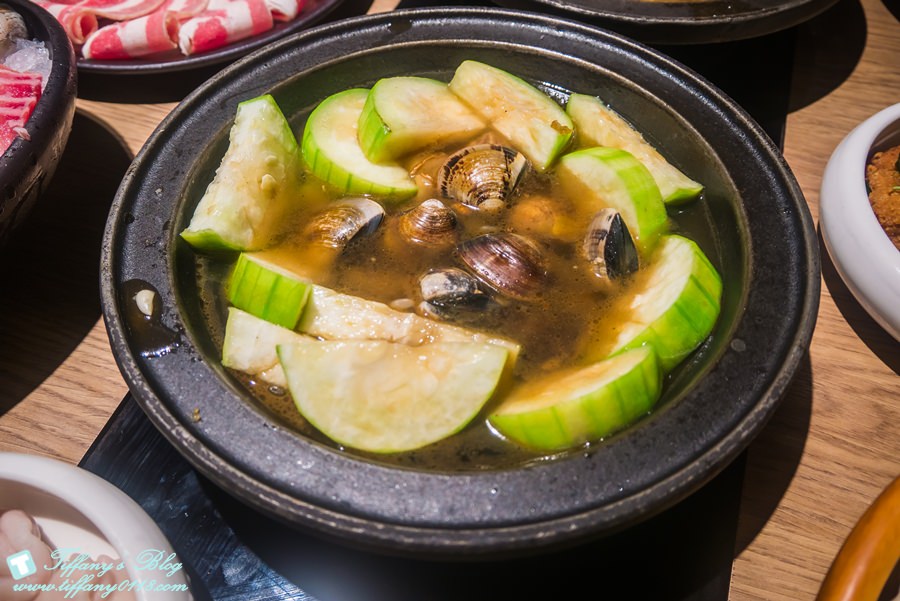 [台中美食]萬客什鍋(美村店)/台中平價火鍋CP值高(附菜單)/大推麻油炸蛋及絲瓜蛤蜊石頭鍋