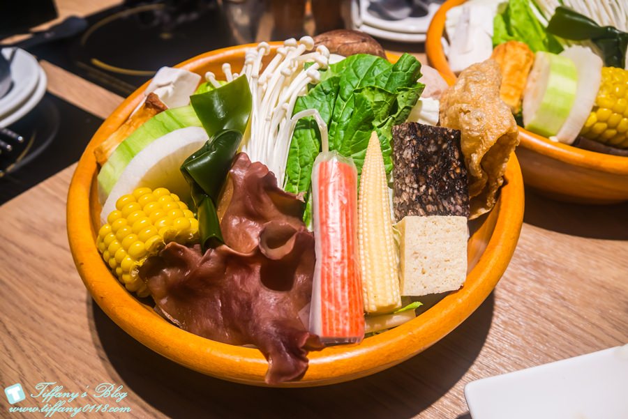 [台中美食]萬客什鍋(美村店)/台中平價火鍋CP值高(附菜單)/大推麻油炸蛋及絲瓜蛤蜊石頭鍋