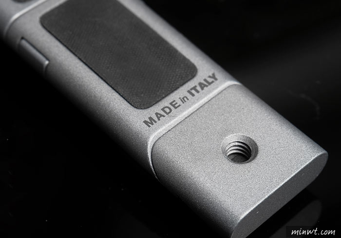 梅問題－Manfrotto TwistGrip來自義大利的鋁合金萬用手機夾，含冷靴座可加裝補光燈直播更方便