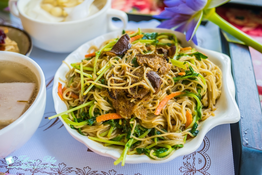 [桃園景點]蓮荷園休閒農場/桃園大王蓮/限重100公斤可站可躺/荷葉蓮子大餐還有蓮子剉冰超消暑