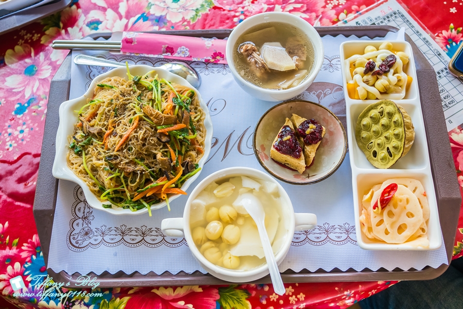 [桃園景點]蓮荷園休閒農場/桃園大王蓮/限重100公斤可站可躺/荷葉蓮子大餐還有蓮子剉冰超消暑