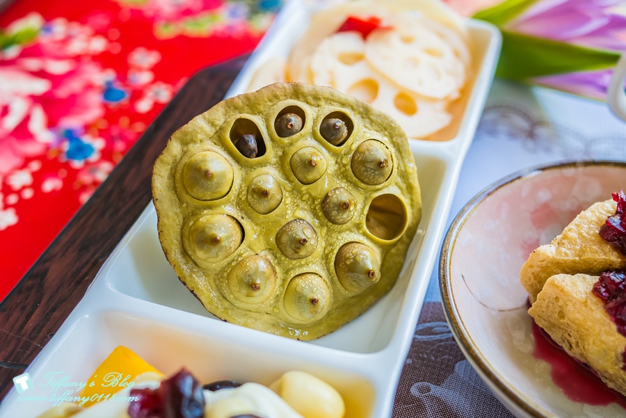 [桃園景點]蓮荷園休閒農場/桃園大王蓮/限重100公斤可站可躺/荷葉蓮子大餐還有蓮子剉冰超消暑