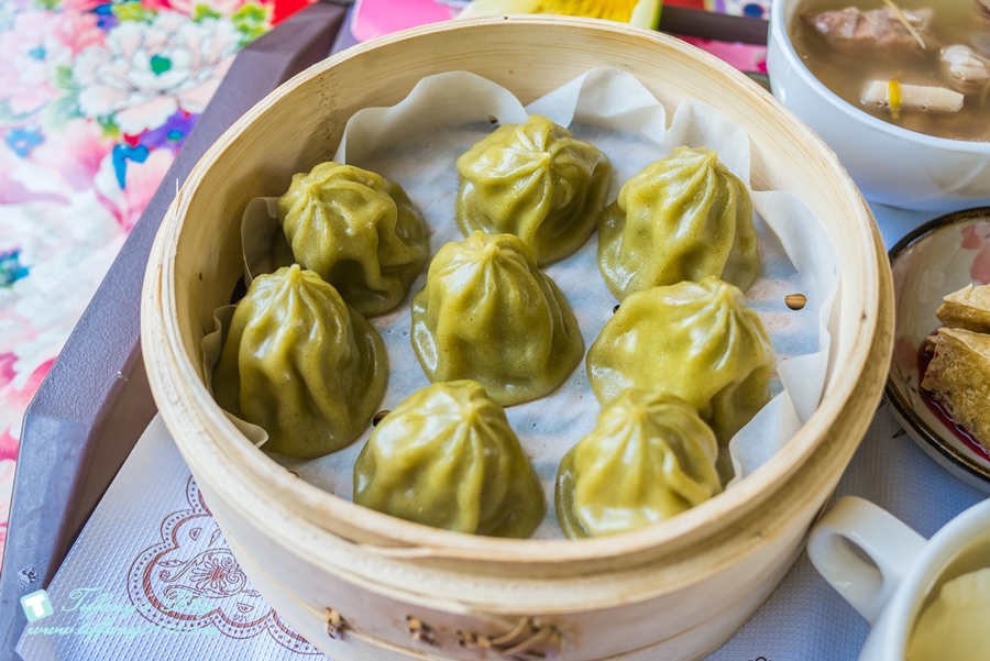 [桃園景點]蓮荷園休閒農場/桃園大王蓮/限重100公斤可站可躺/荷葉蓮子大餐還有蓮子剉冰超消暑