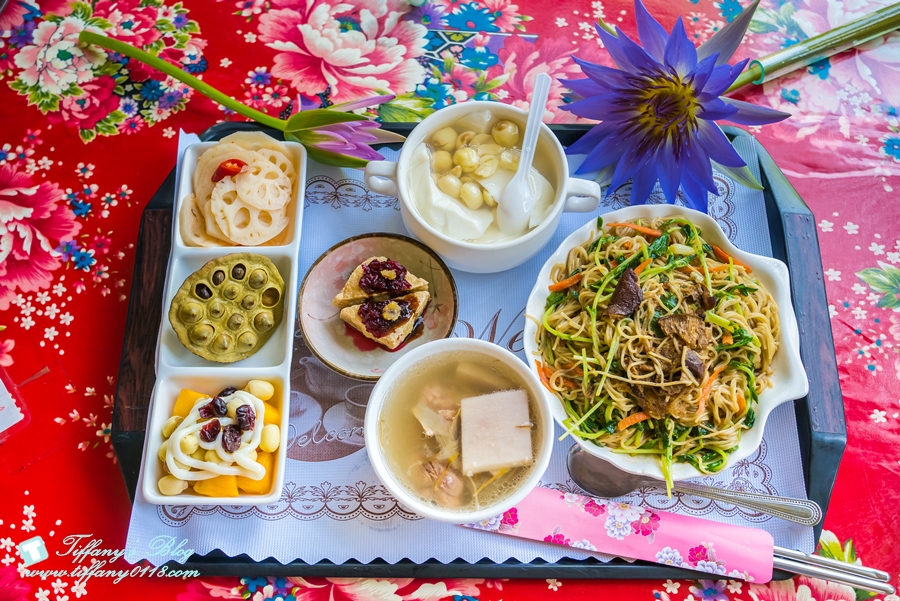 [桃園景點]蓮荷園休閒農場/桃園大王蓮/限重100公斤可站可躺/荷葉蓮子大餐還有蓮子剉冰超消暑