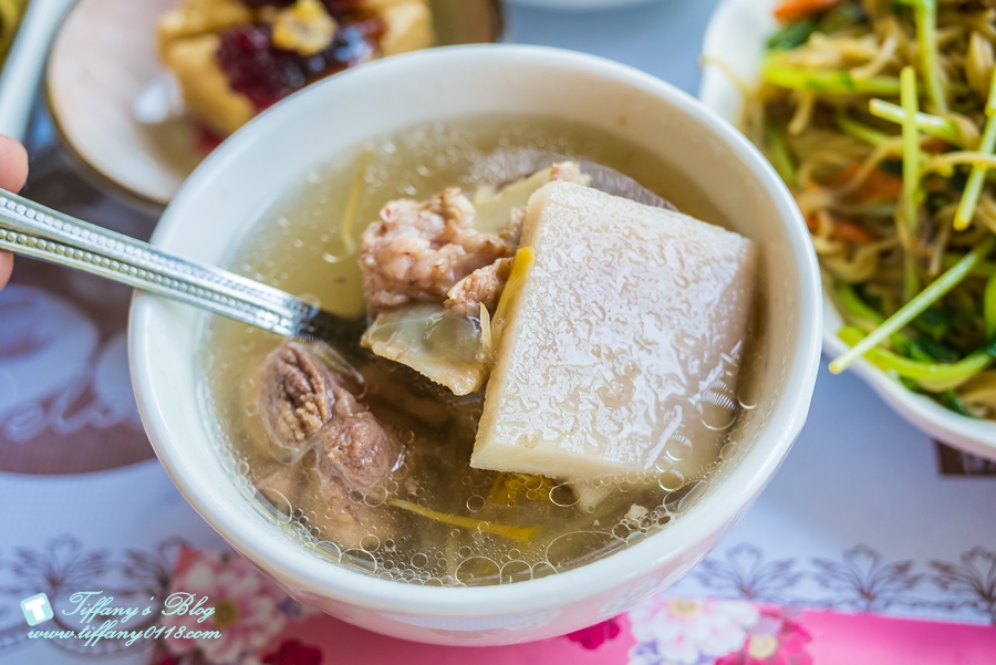 [桃園景點]蓮荷園休閒農場/桃園大王蓮/限重100公斤可站可躺/荷葉蓮子大餐還有蓮子剉冰超消暑