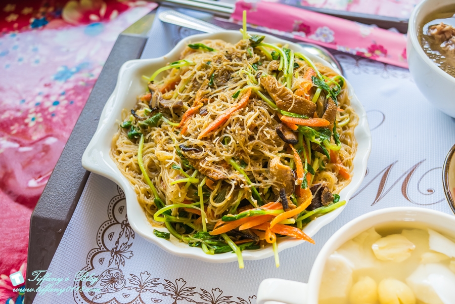 [桃園景點]蓮荷園休閒農場/桃園大王蓮/限重100公斤可站可躺/荷葉蓮子大餐還有蓮子剉冰超消暑