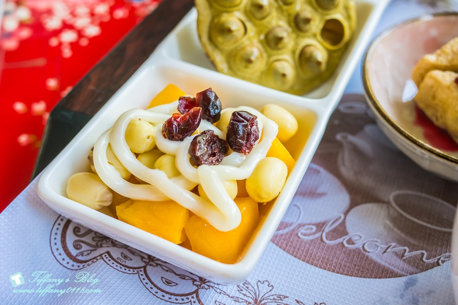 [桃園景點]蓮荷園休閒農場/桃園大王蓮/限重100公斤可站可躺/荷葉蓮子大餐還有蓮子剉冰超消暑