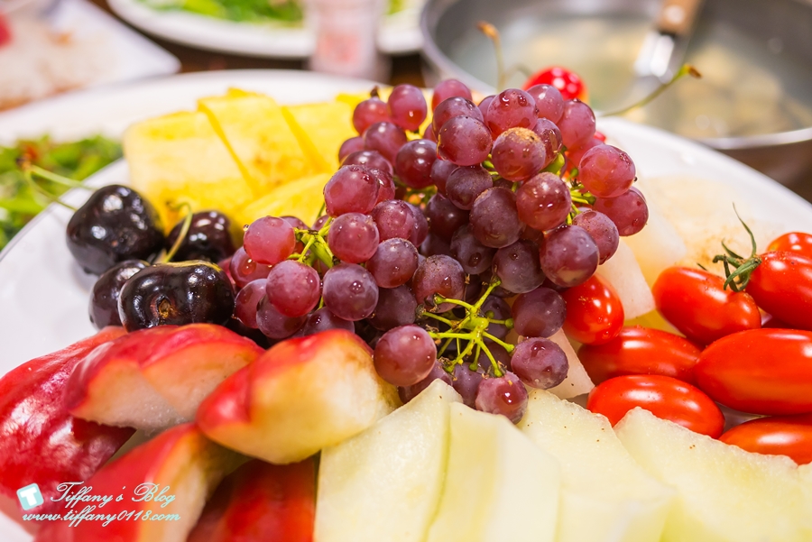 [宜蘭美食]甲富哥活海產/飯後超澎湃水果盤才是重點/好吃又便宜的宜蘭海鮮餐廳推薦
