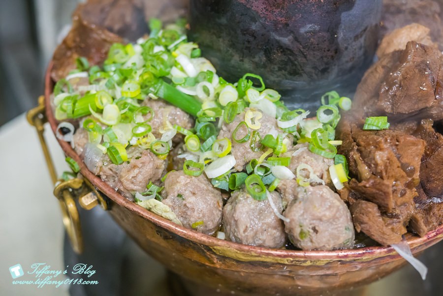 [台中美食]清真恩德元餃子館/台中必吃牛肉火鍋(附菜單)/沒預約吃不到的牛肉丸火鍋