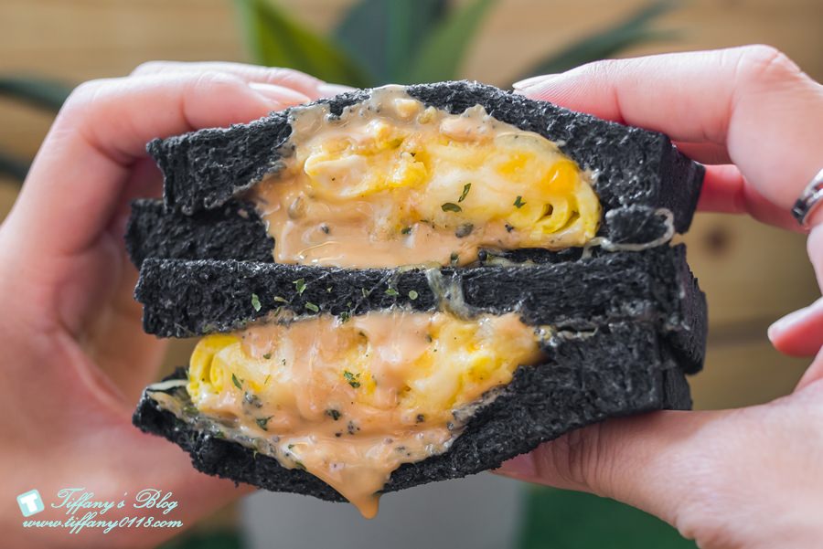 [台中住宿]歐非行旅/平價台中住宿推薦 /平日雙人房+gogoro任妳騎9hr不到2000元超划算/近審計新村及勤美綠園道的台中旅店