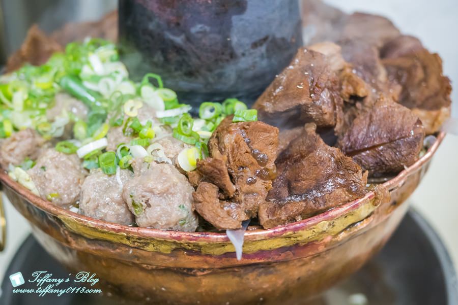 [台中美食]清真恩德元餃子館/台中必吃牛肉火鍋(附菜單)/沒預約吃不到的牛肉丸火鍋