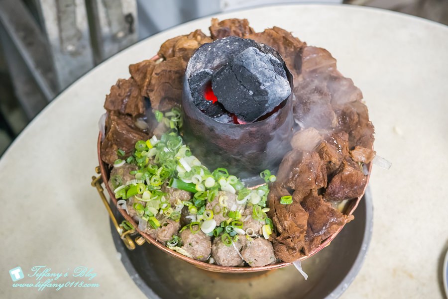 [台中美食]清真恩德元餃子館/台中必吃牛肉火鍋(附菜單)/沒預約吃不到的牛肉丸火鍋