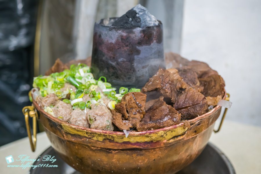 [台中美食]清真恩德元餃子館/台中必吃牛肉火鍋(附菜單)/沒預約吃不到的牛肉丸火鍋
