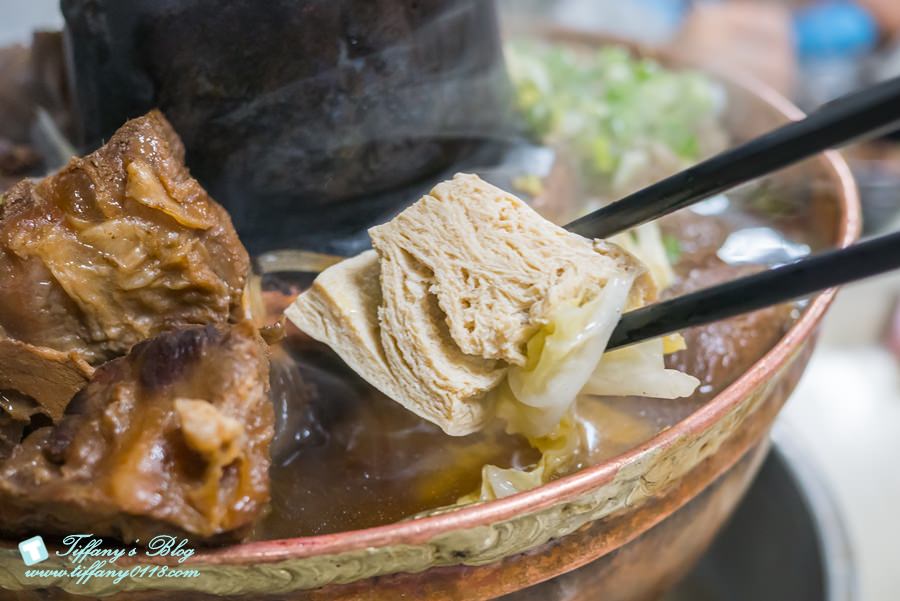 [台中美食]清真恩德元餃子館/台中必吃牛肉火鍋(附菜單)/沒預約吃不到的牛肉丸火鍋