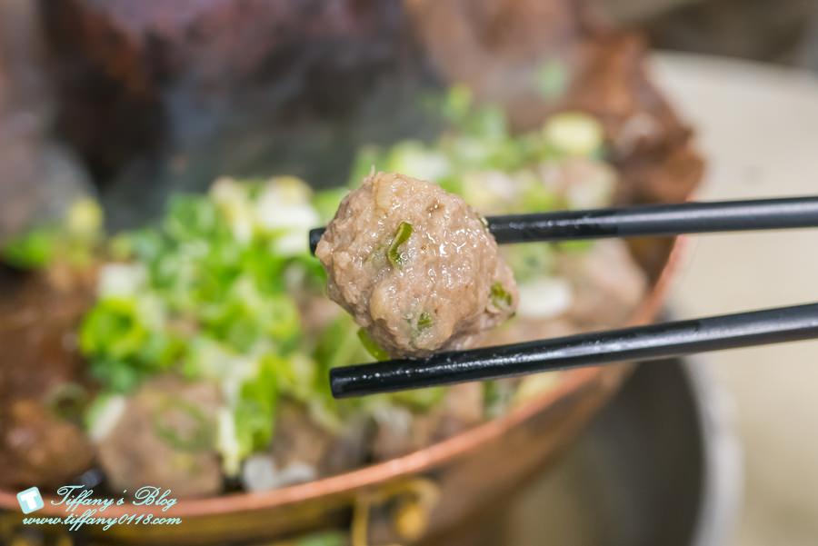 [台中美食]清真恩德元餃子館/台中必吃牛肉火鍋(附菜單)/沒預約吃不到的牛肉丸火鍋