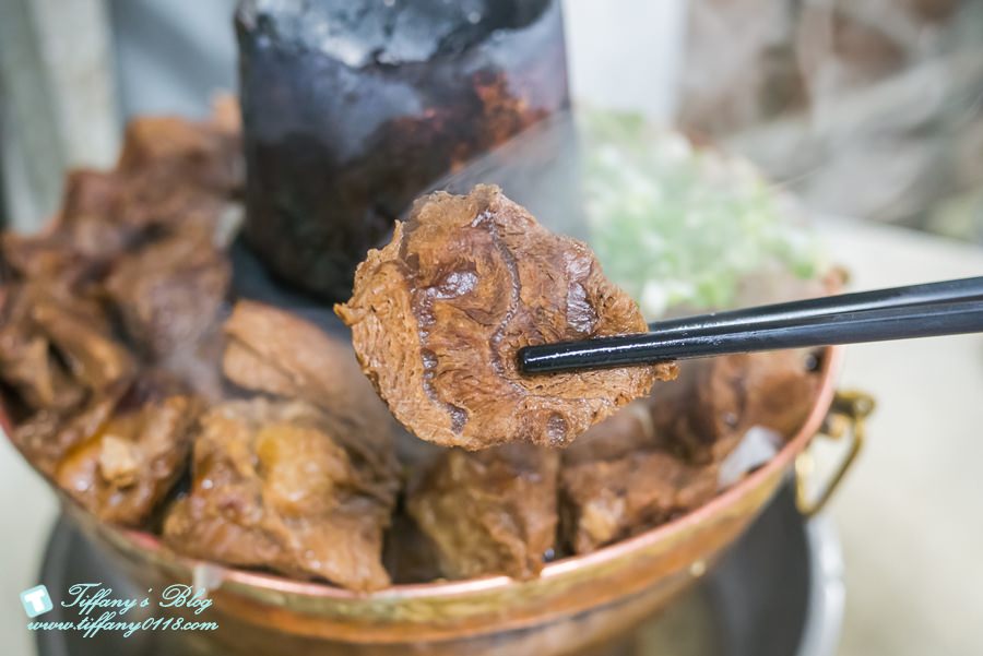 [台中美食]清真恩德元餃子館/台中必吃牛肉火鍋(附菜單)/沒預約吃不到的牛肉丸火鍋